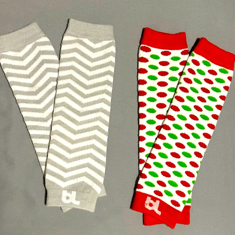 🌺 Baby leggings leg warmers. Grey chevron and festive red and green polka dots!